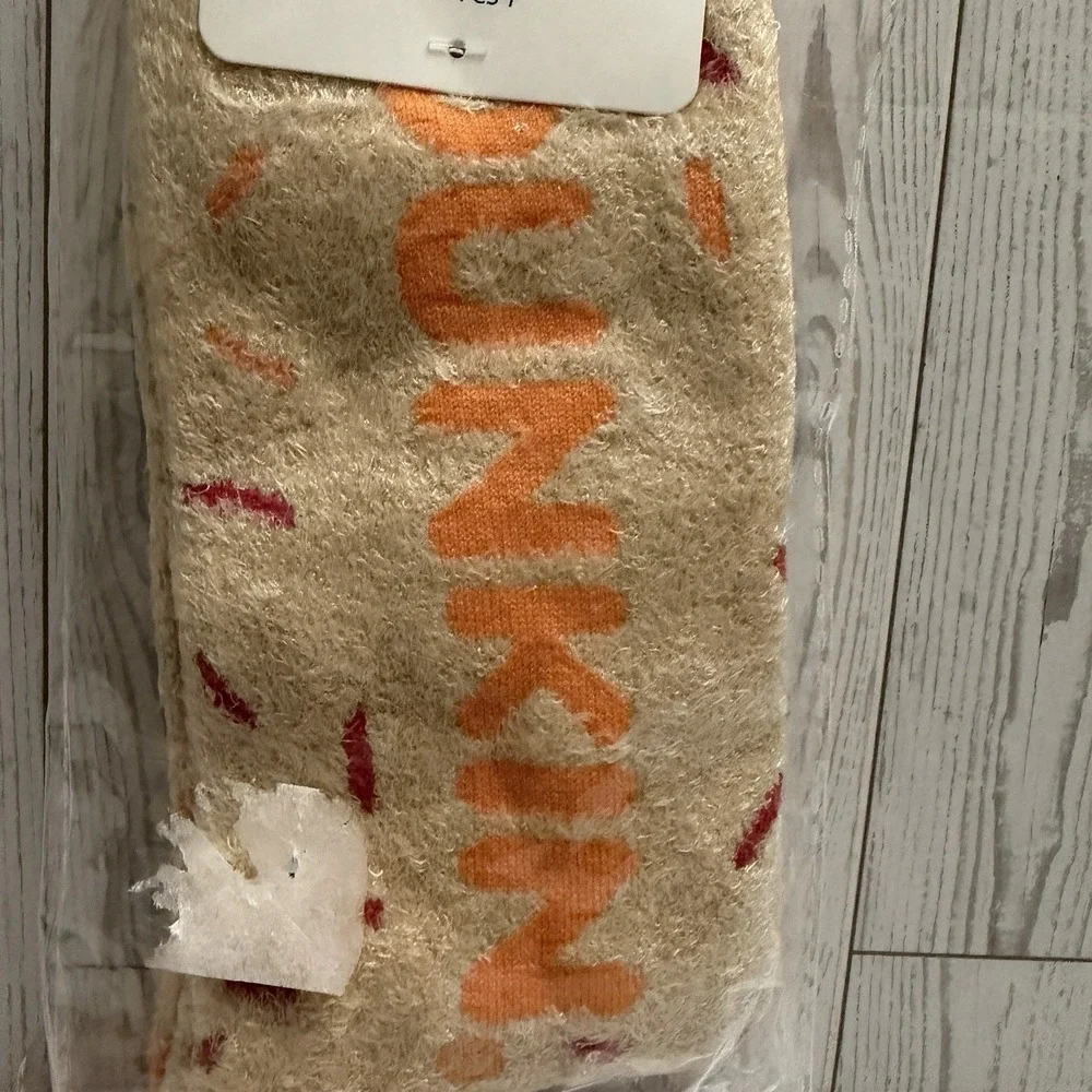 Dunkin Fuzzy Socks One Size Beige Orange Sprinkles‎ Cozy Lounge Slipper Sock